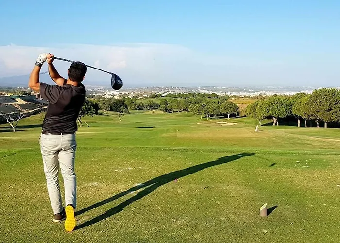 Albufeira, Sea And Old Town View דירה