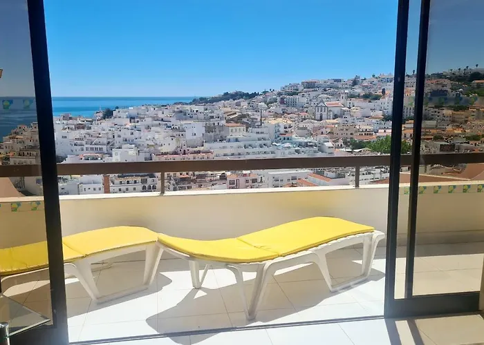 Albufeira, Sea And Old Town View דירה