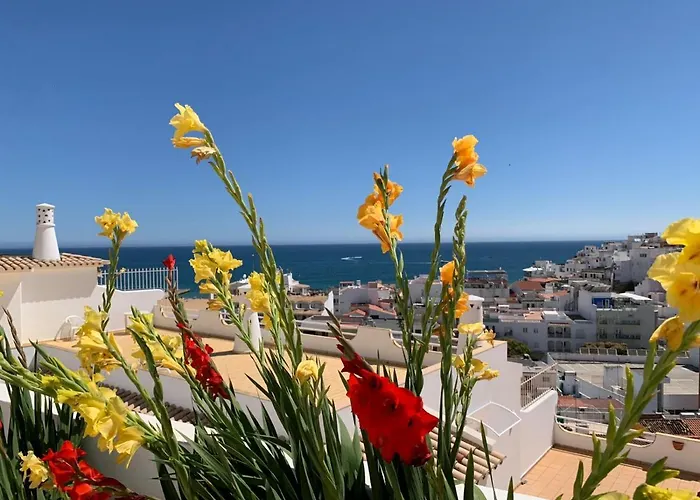 Albufeira, Sea And Old Town View דירה