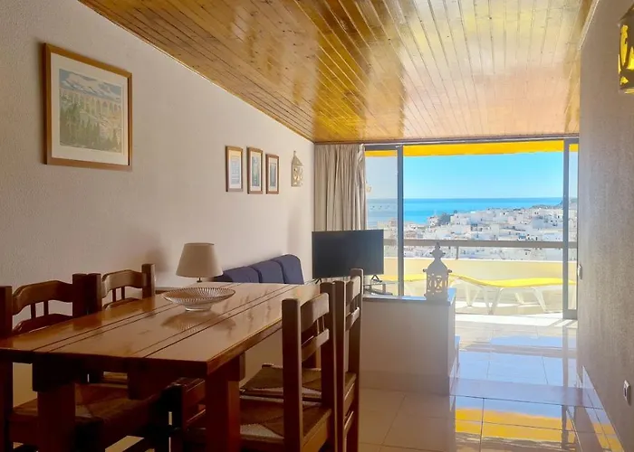 Albufeira, Sea And Old Town View דירה